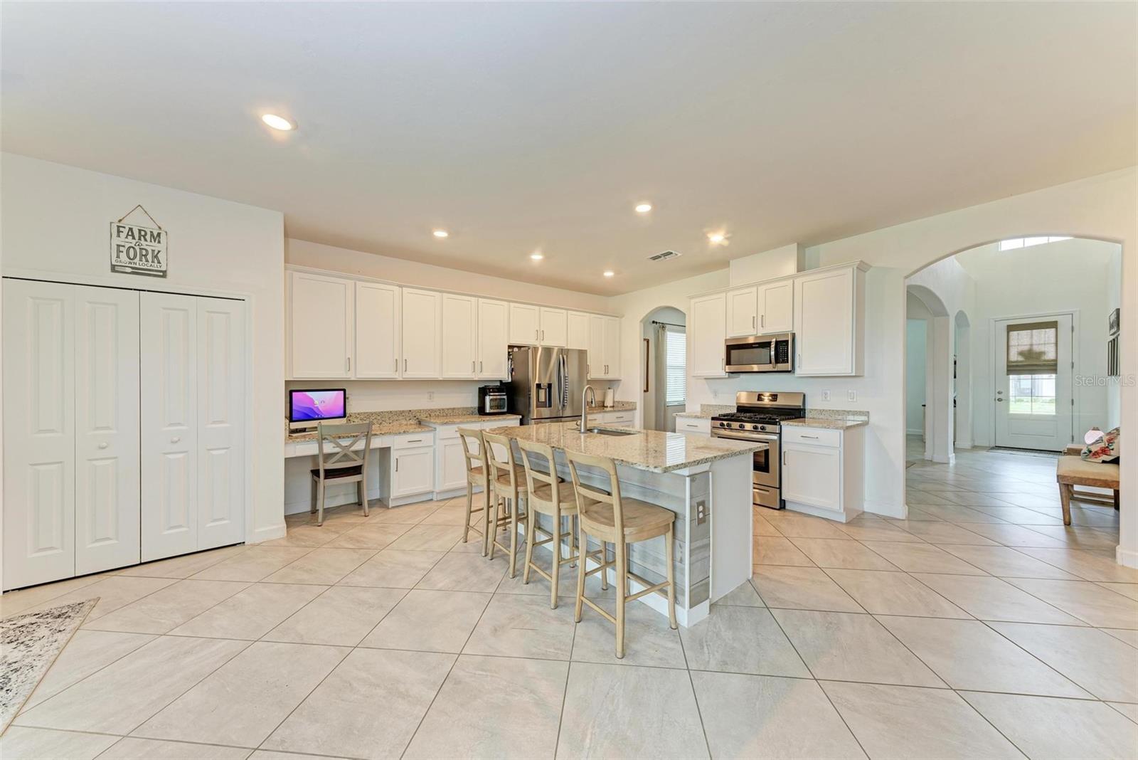 Listing photo id 10 for 5311 Coral Reef Way