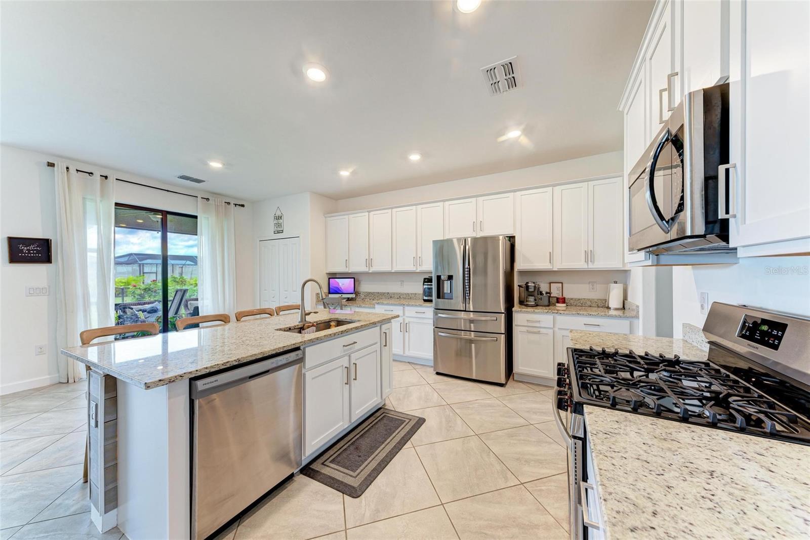 Listing photo id 11 for 5311 Coral Reef Way