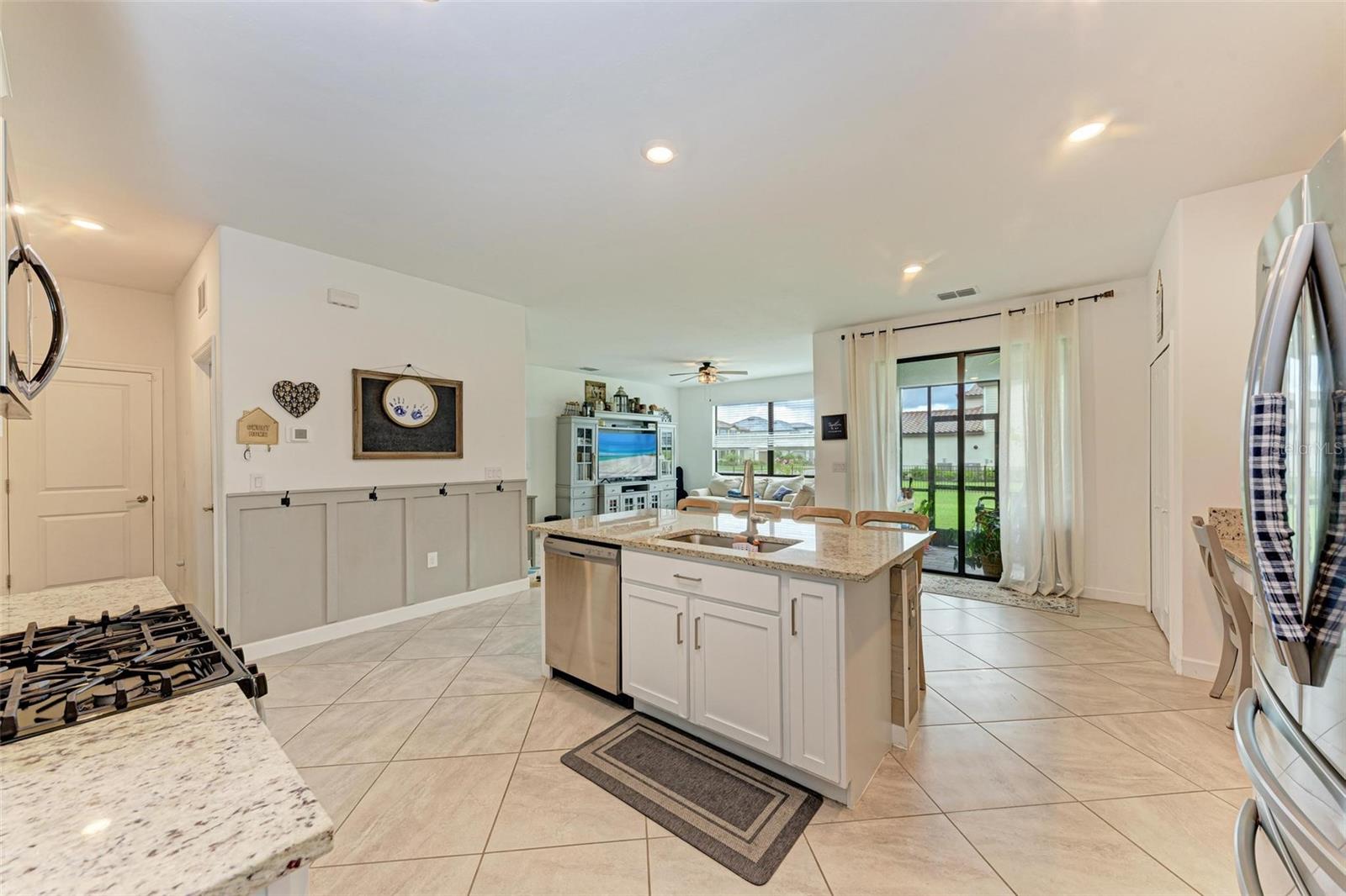 Listing photo id 12 for 5311 Coral Reef Way