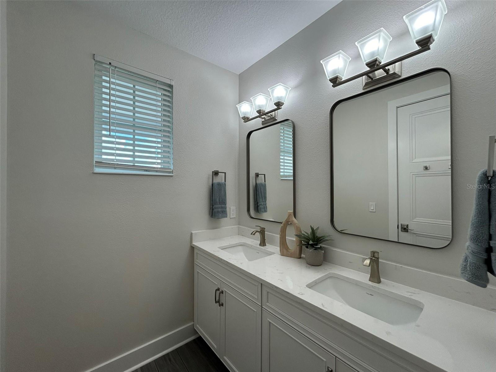 Listing photo id 33 for 4313 Marina View Way