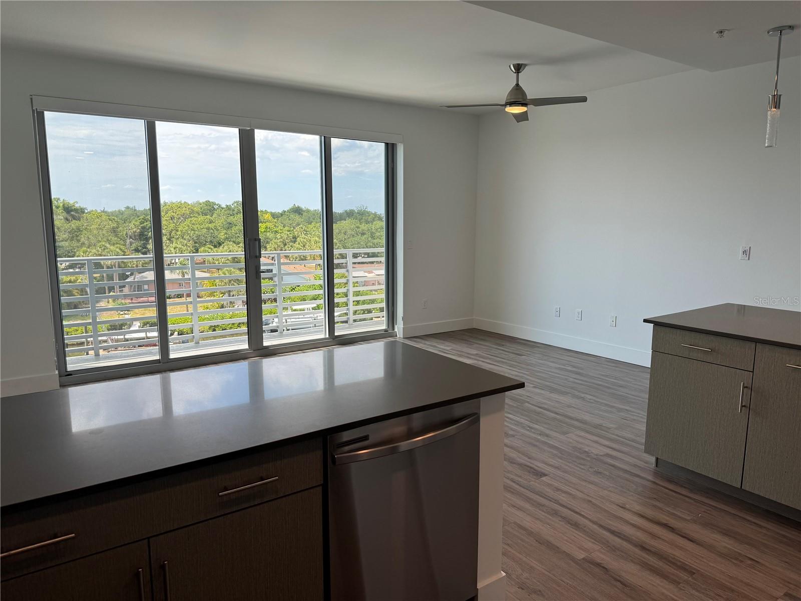 Listing photo id 2 for 1709 Tamiami Trail 502