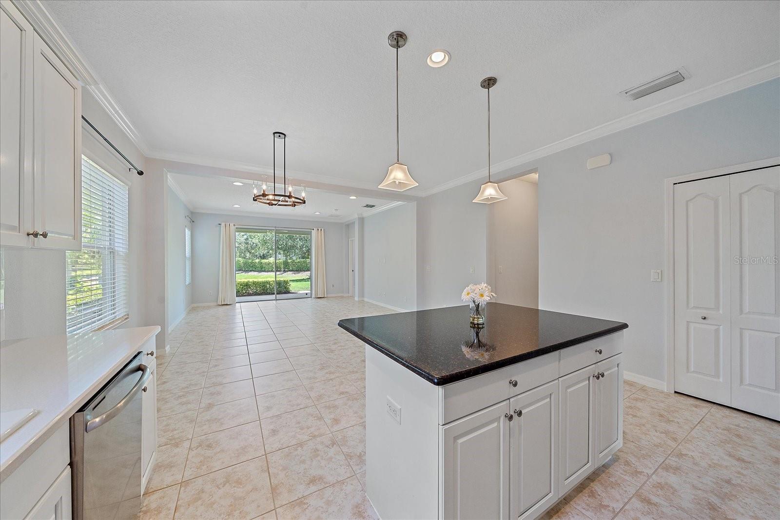 Listing photo id 11 for 5004 Brickell Park Cove