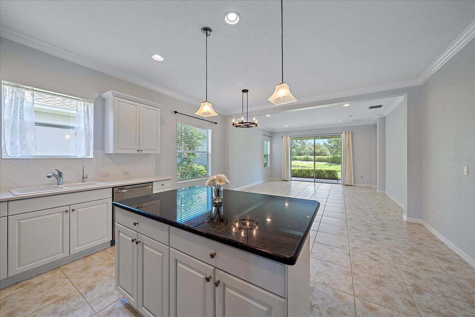 Listing photo id 7 for 5004 Brickell Park Cove