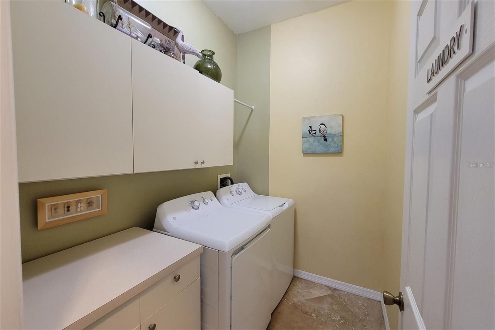 Listing photo id 20 for 5135 54th Street W