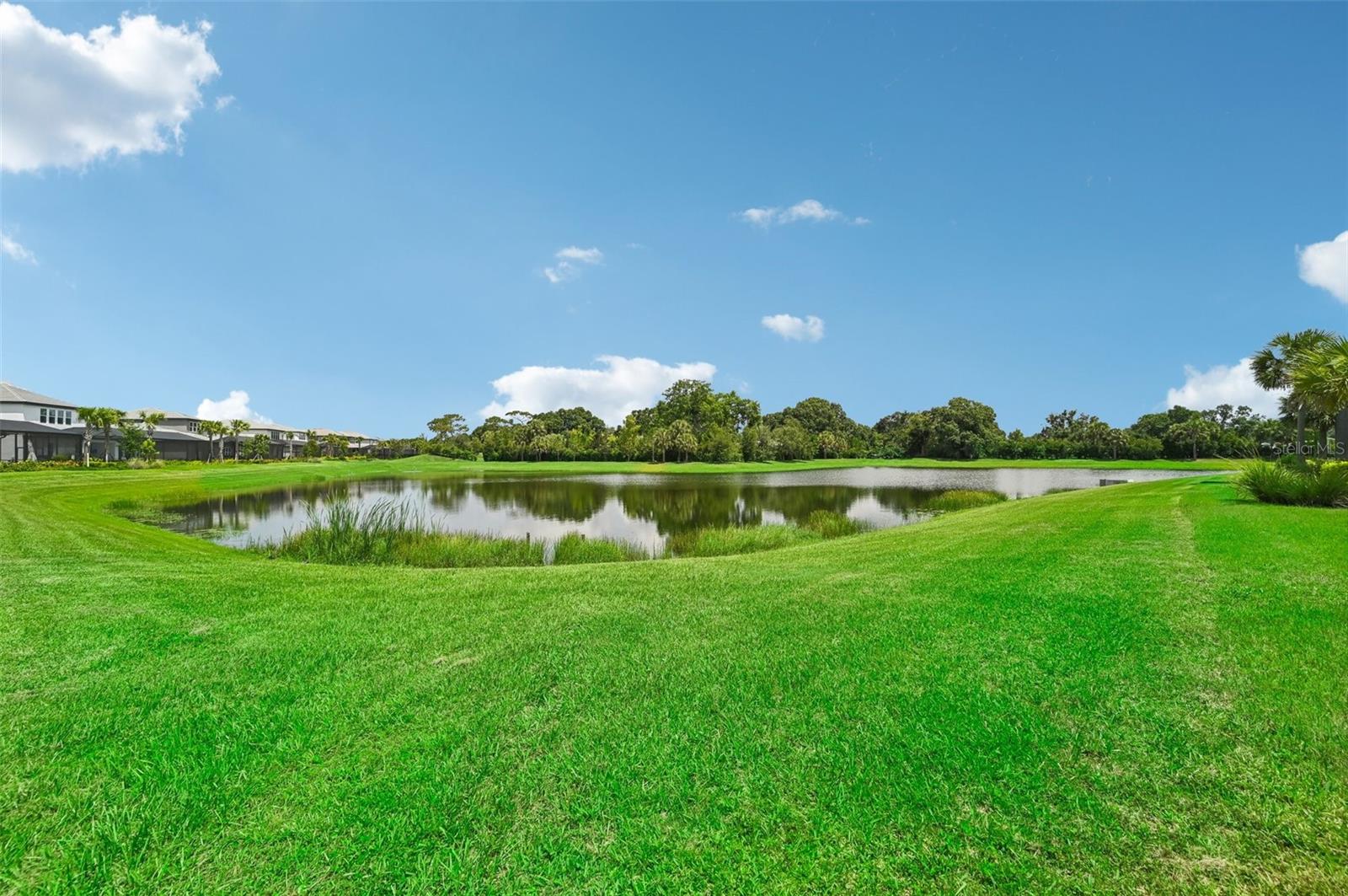 Listing photo id 3 for 6270 Rivo Lakes Boulevard