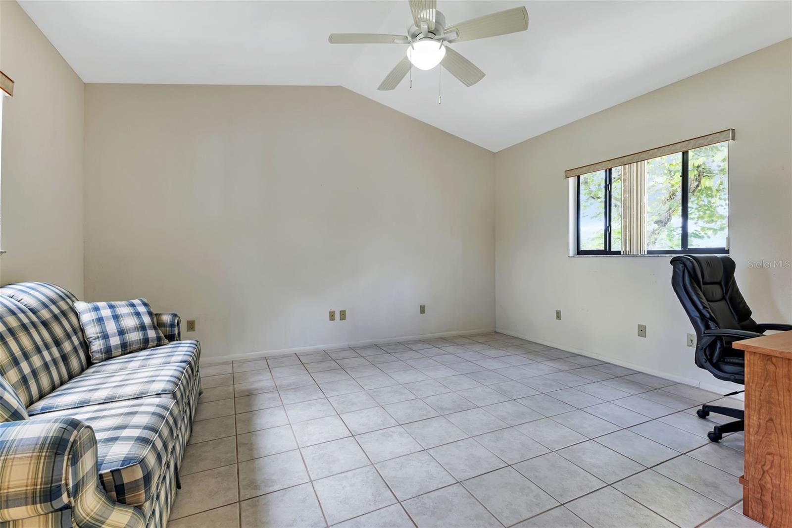 Listing photo id 35 for 5041 Richmond Terrace