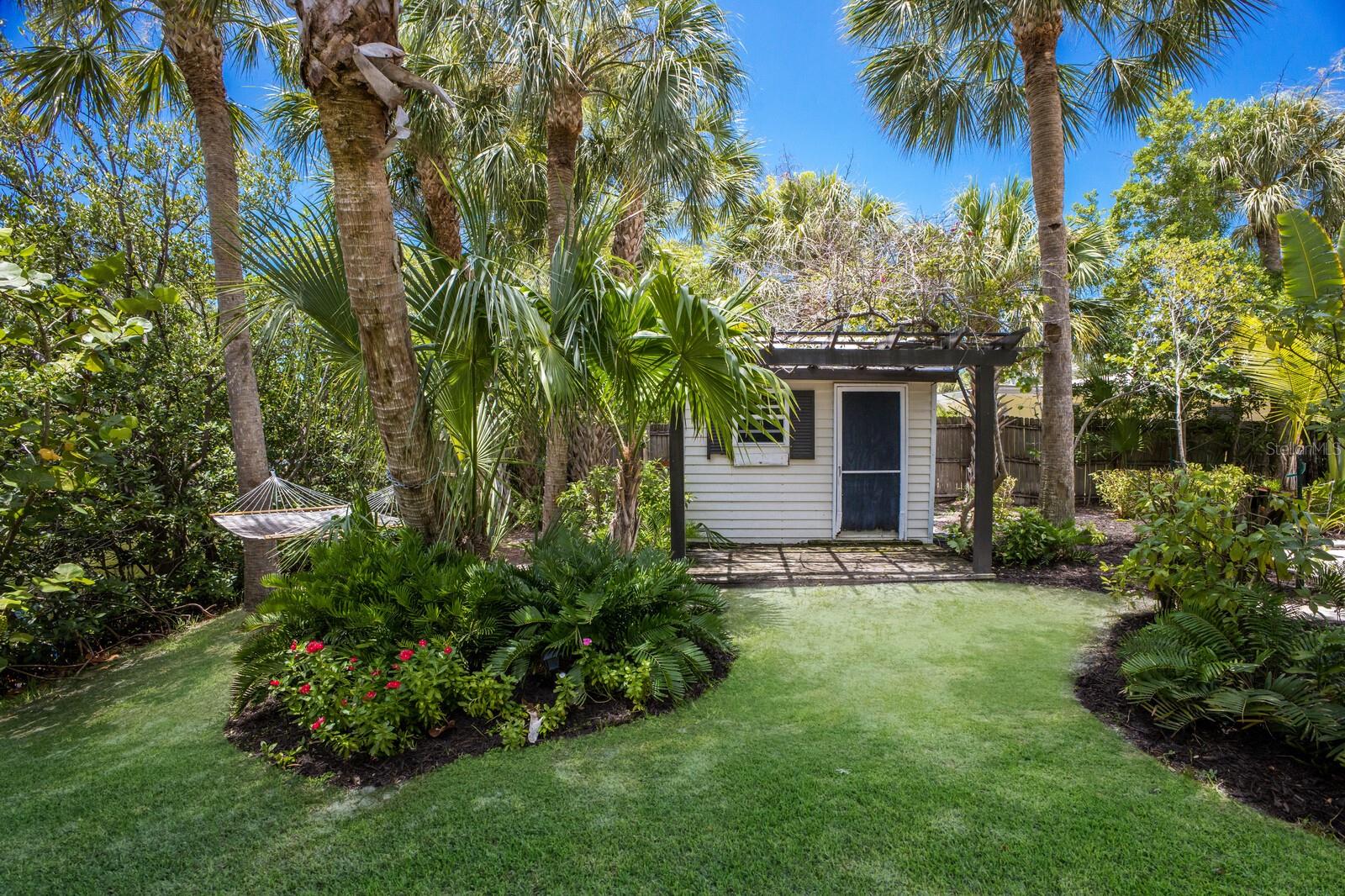 Listing photo id 23 for 313 Tarpon Street