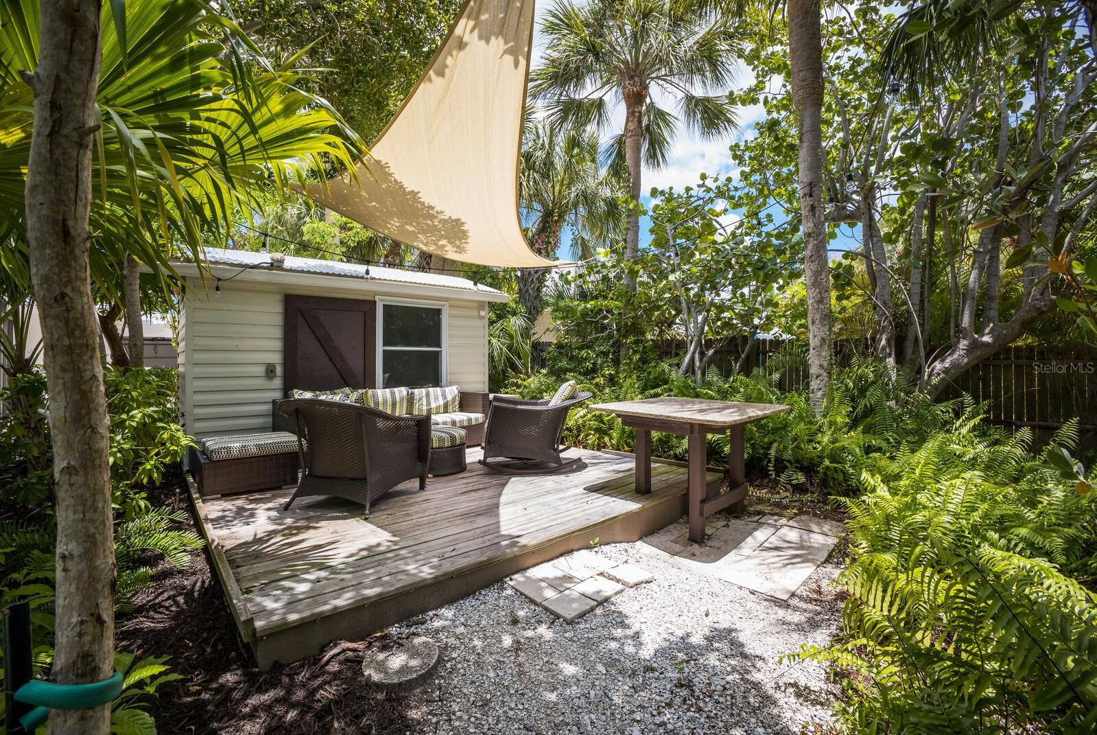 Listing photo id 25 for 313 Tarpon Street