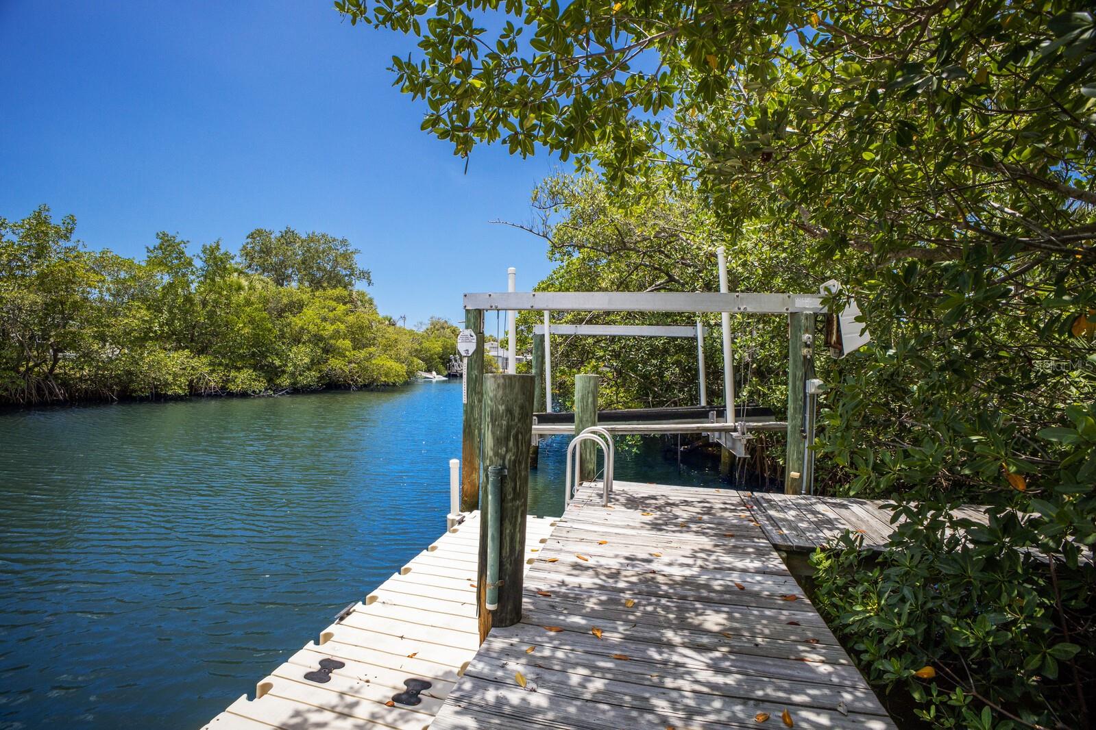 Listing photo id 28 for 313 Tarpon Street