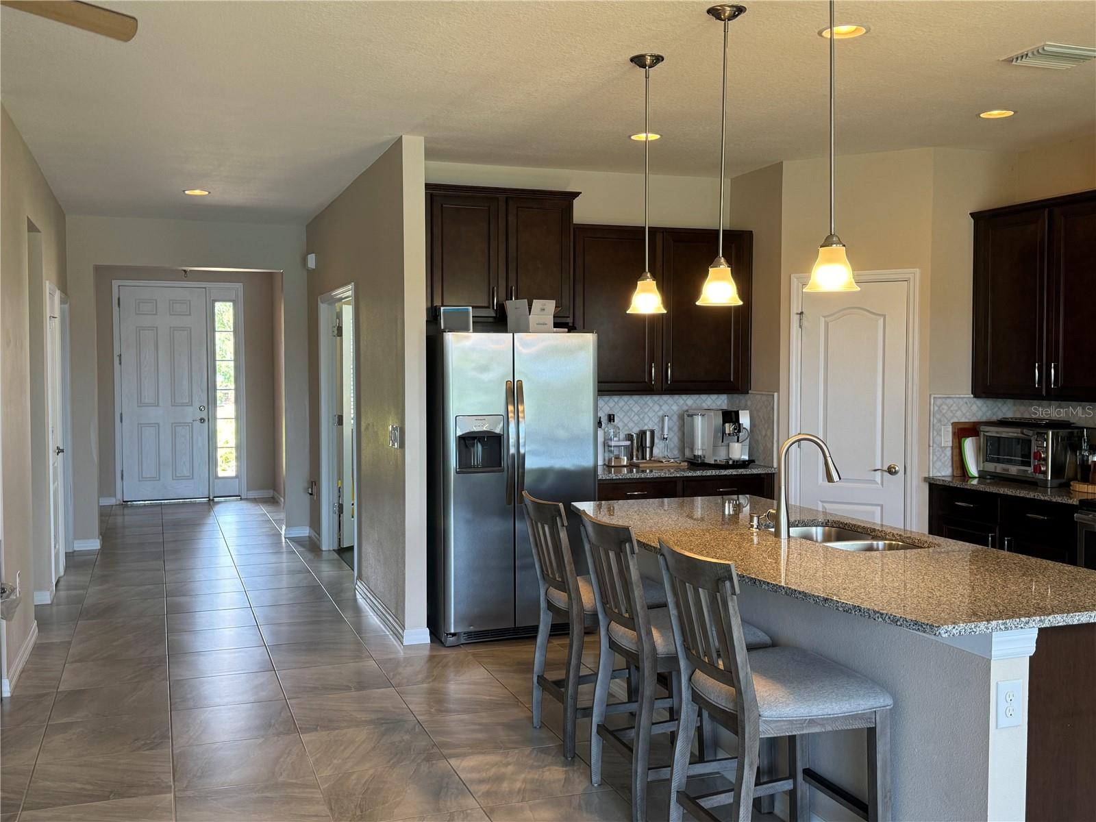 Listing photo id 3 for 2839 Esmeralda Drive