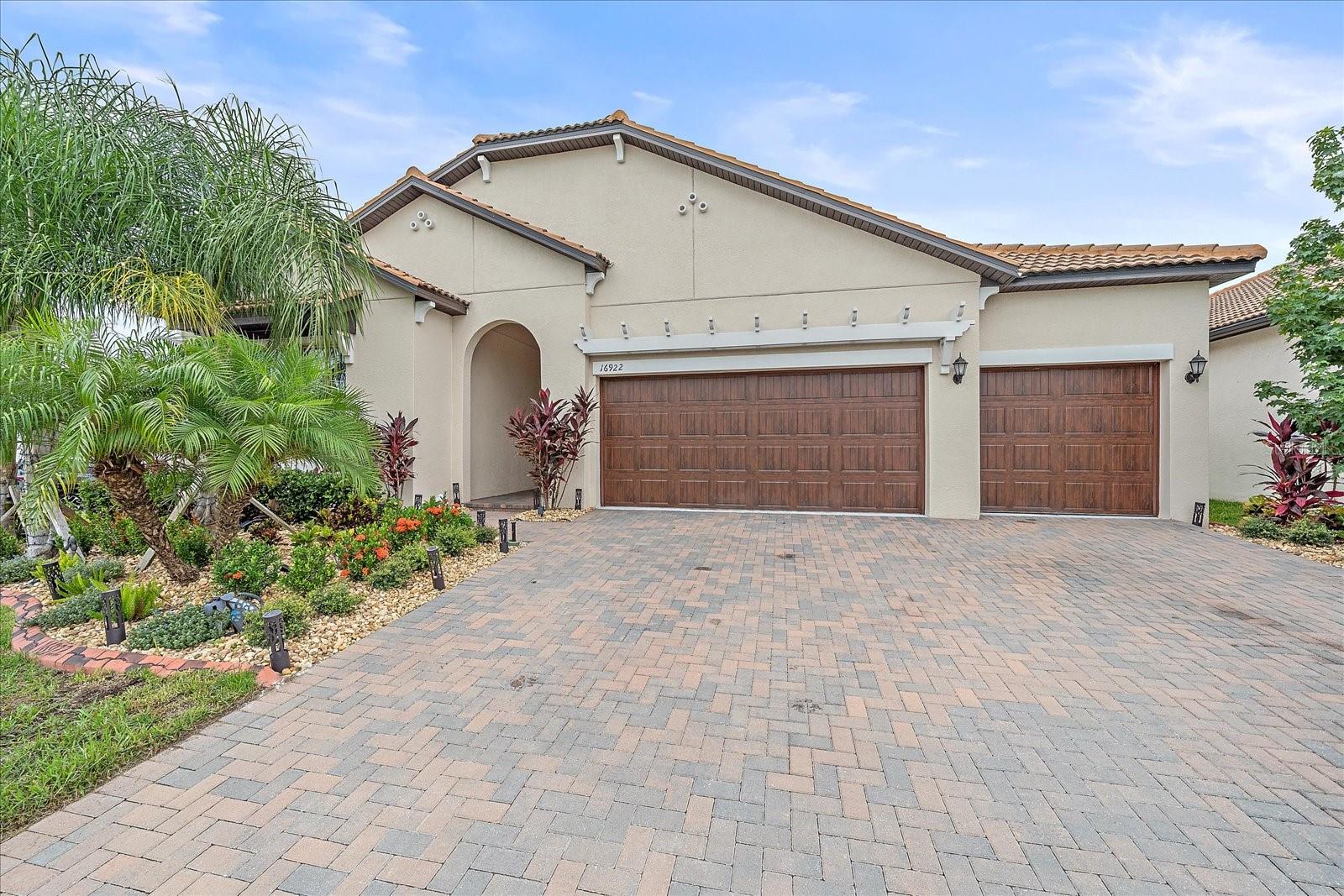 Listing photo id 1 for 16922 Scuba Crest Street