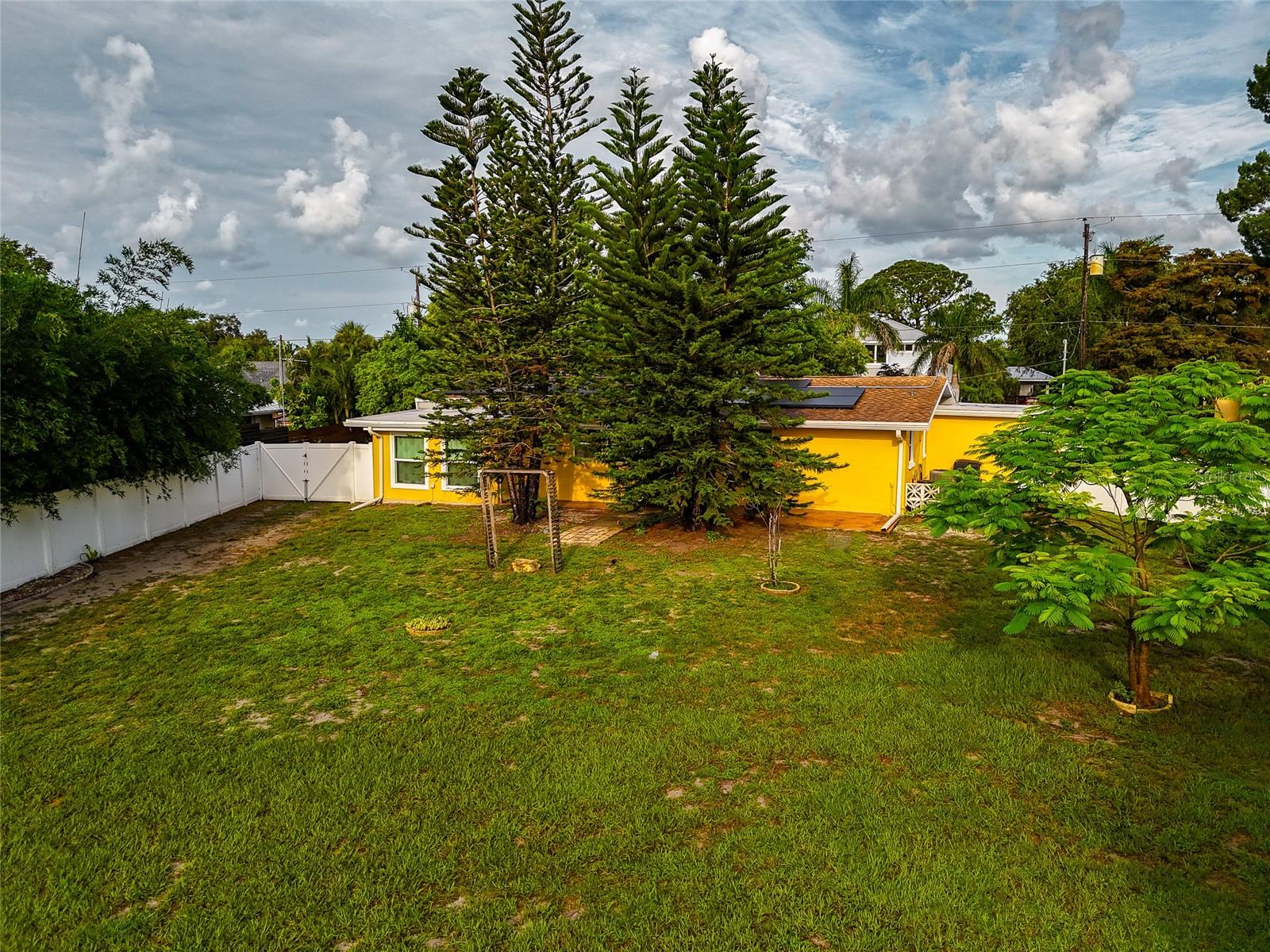 Listing photo id 28 for 329 Bay Vista Avenue