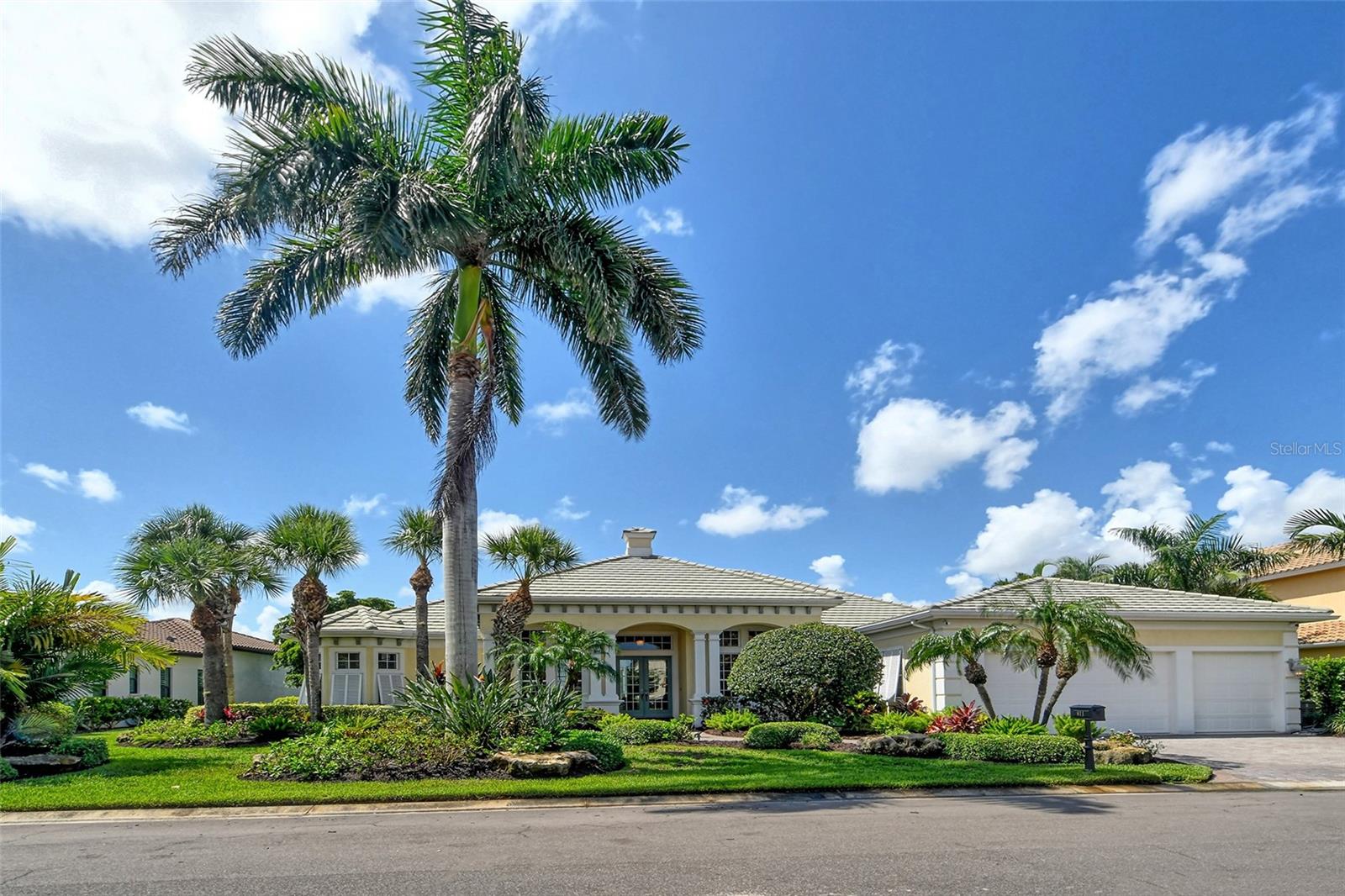 Listing photo id 5 for 811 Riviera Dunes Way