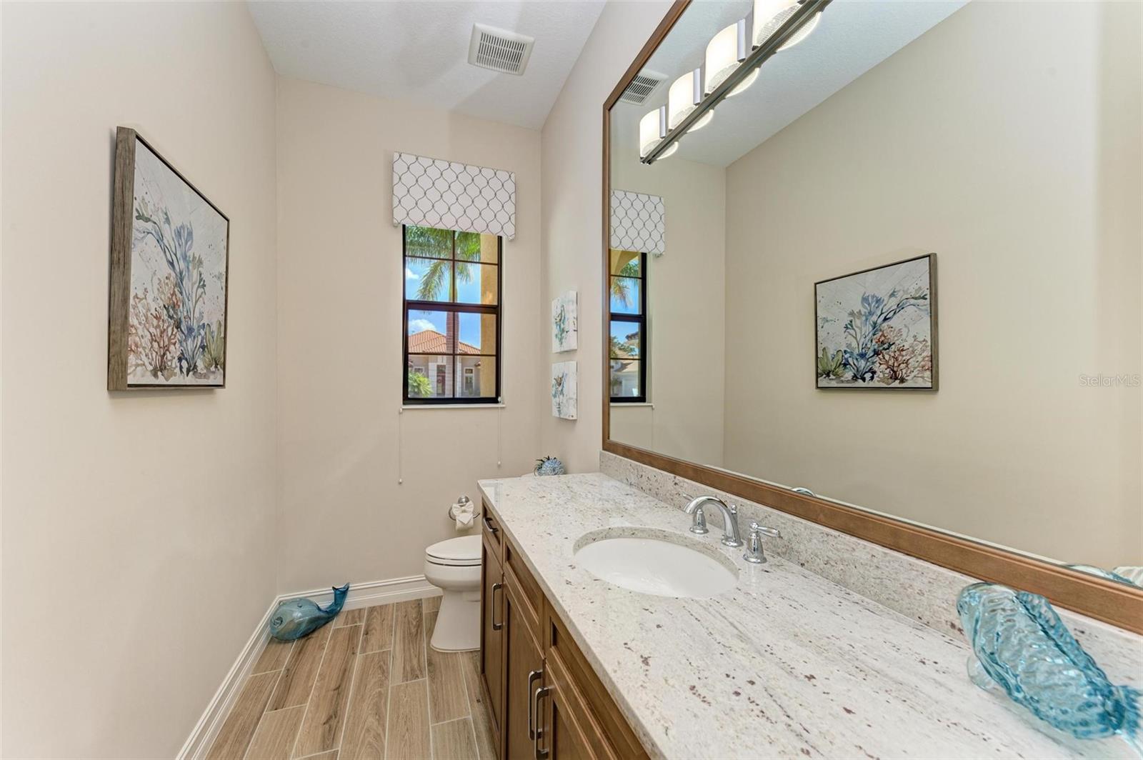 Listing photo id 21 for 5008 Benito Court