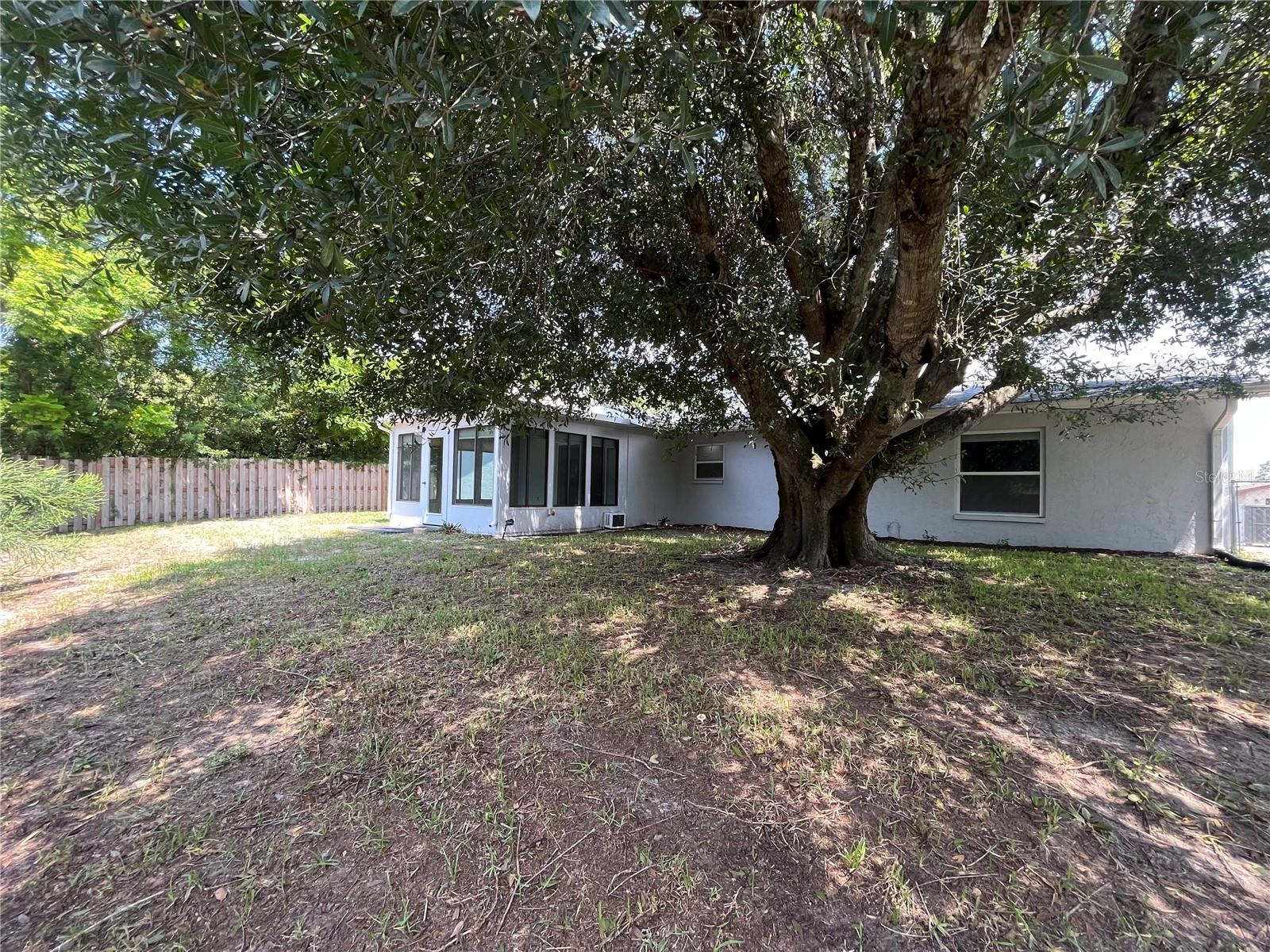 Listing photo id 31 for 906 Southern Pine Lane