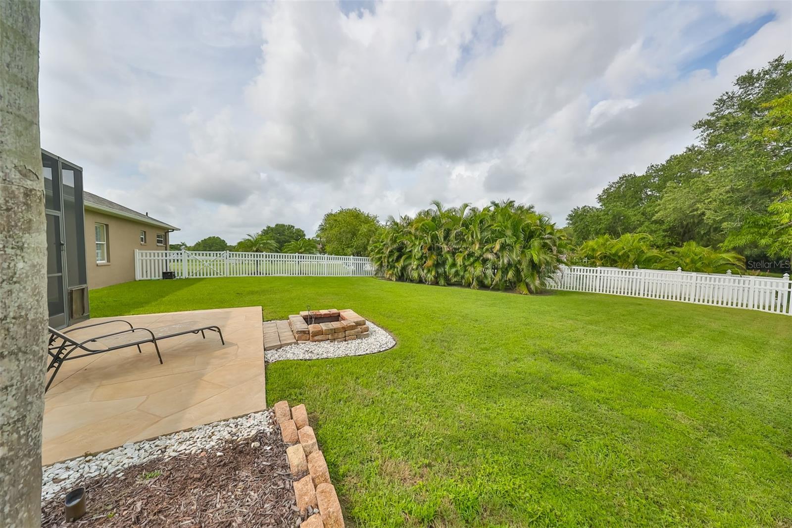 Listing photo id 45 for 17706 Bridlewood Court