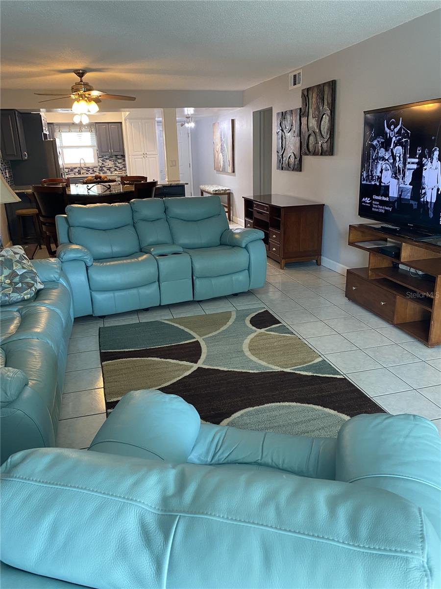 Image 9 of 19 For 5555 Gulf Boulevard 104
