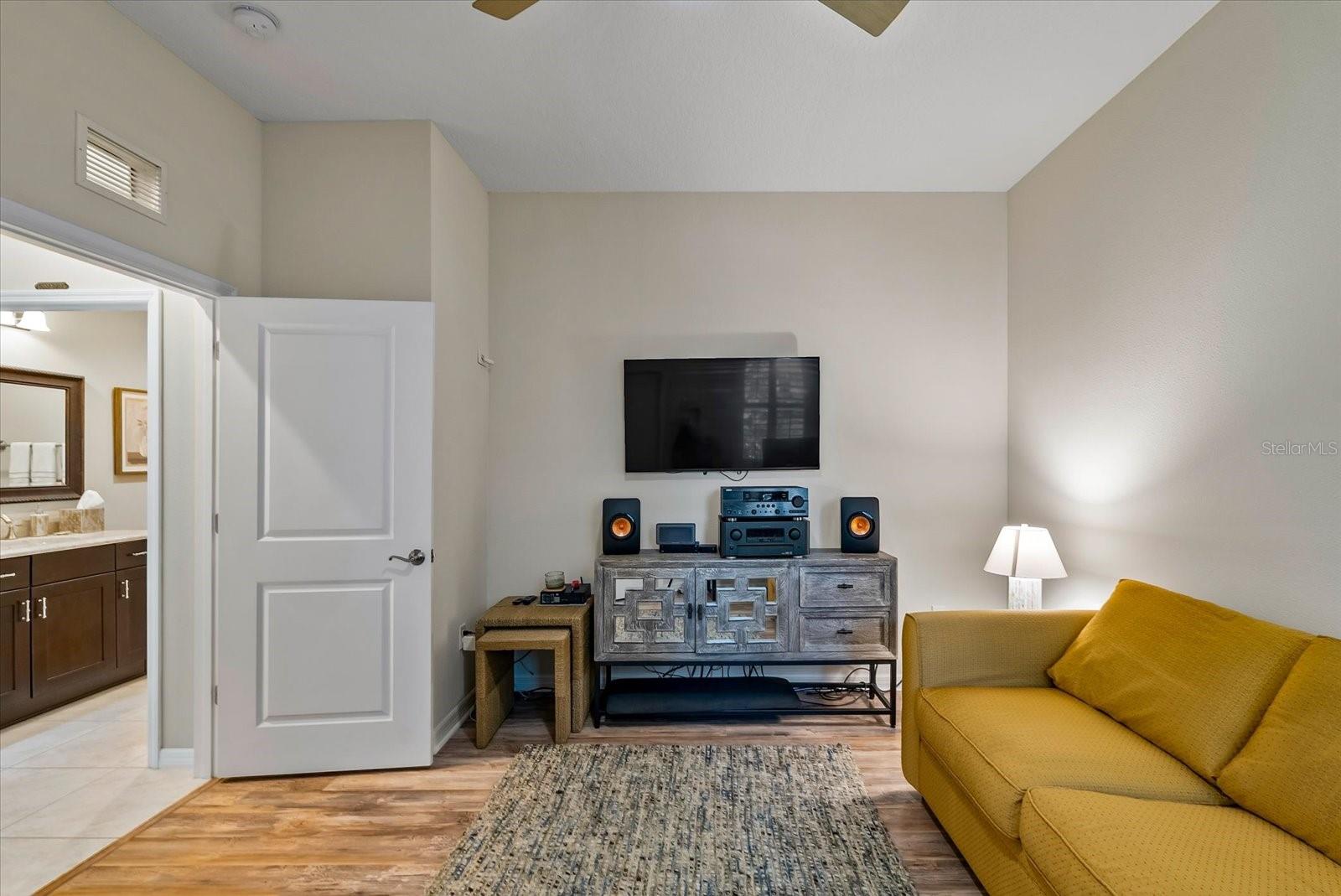 Listing photo id 23 for 1242 Riverscape Street 1242