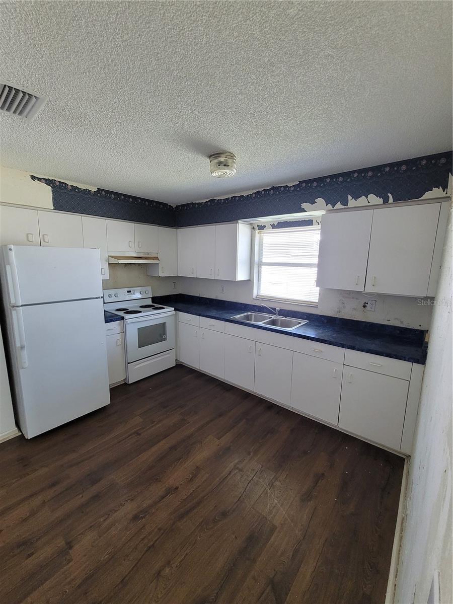 Image 10 of 34 For 707 13th Street W