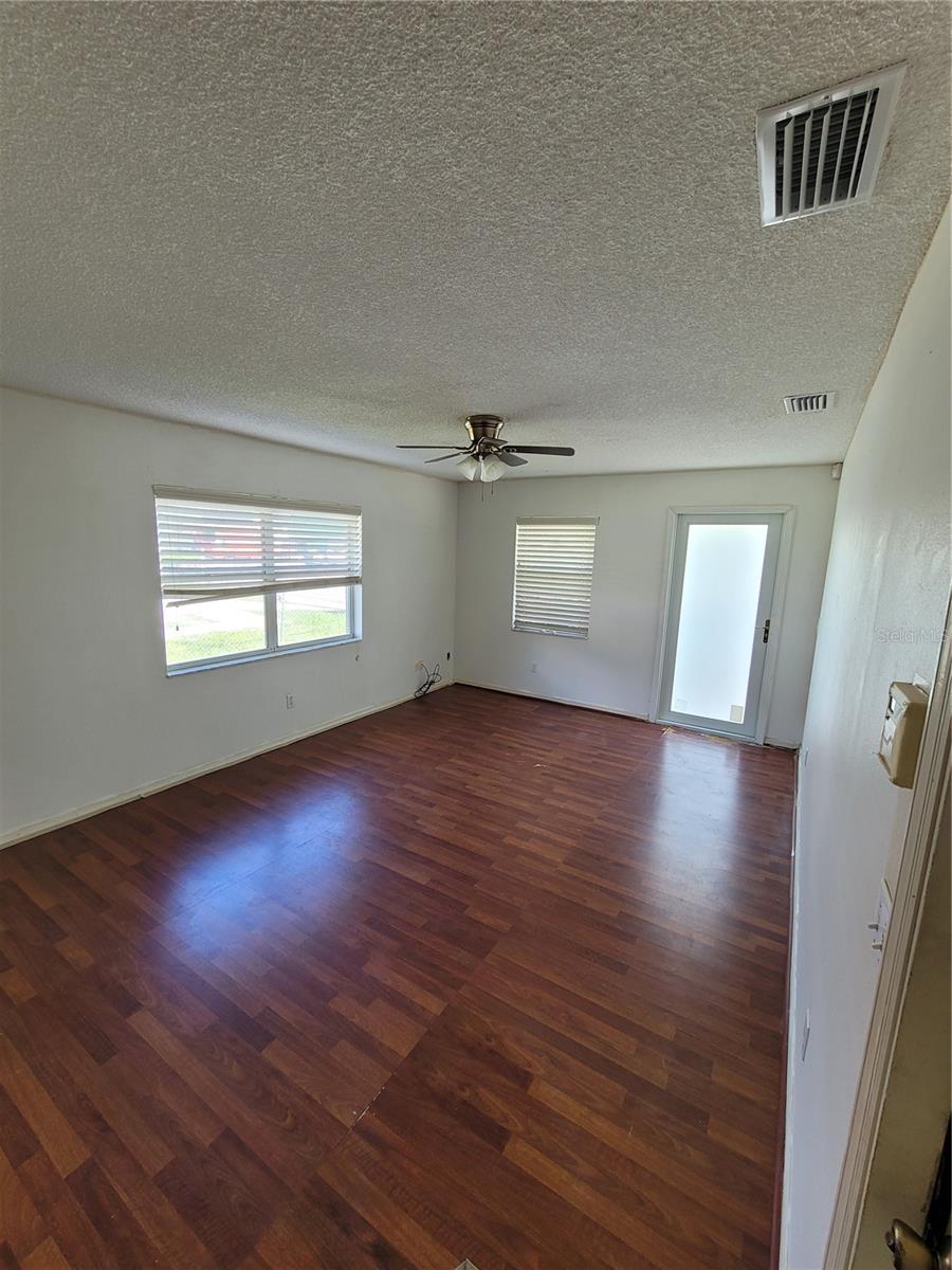 Image 4 of 34 For 707 13th Street W