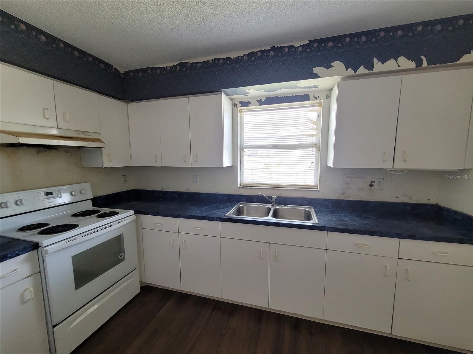 Image 5 of 34 For 707 13th Street W