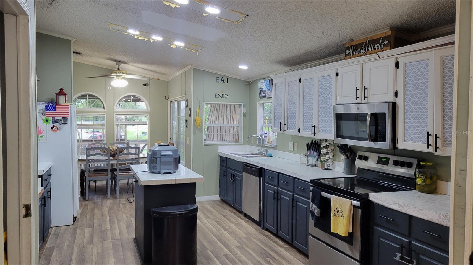 Image 19 of 30 For 16180 Boyette Road