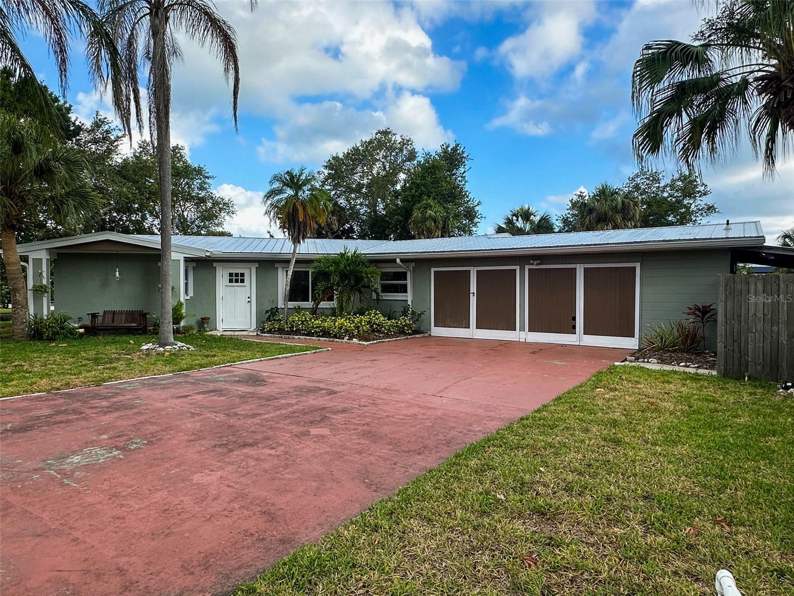 Listing photo id 0 for 32 Bay Avenue