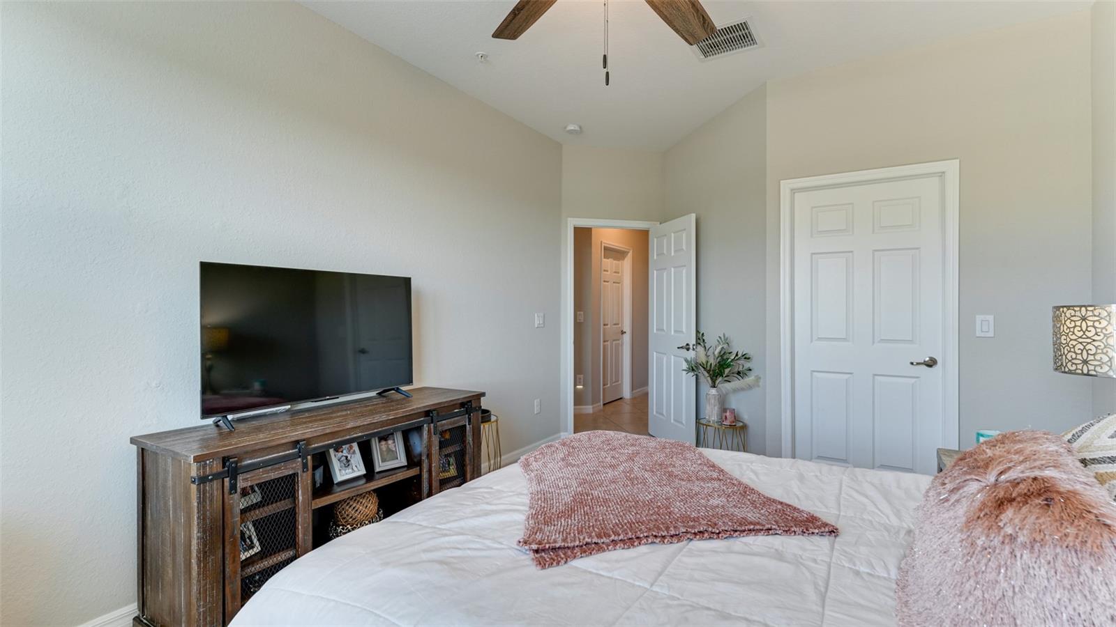 Listing photo id 24 for 18117 Gawthrop Drive 103