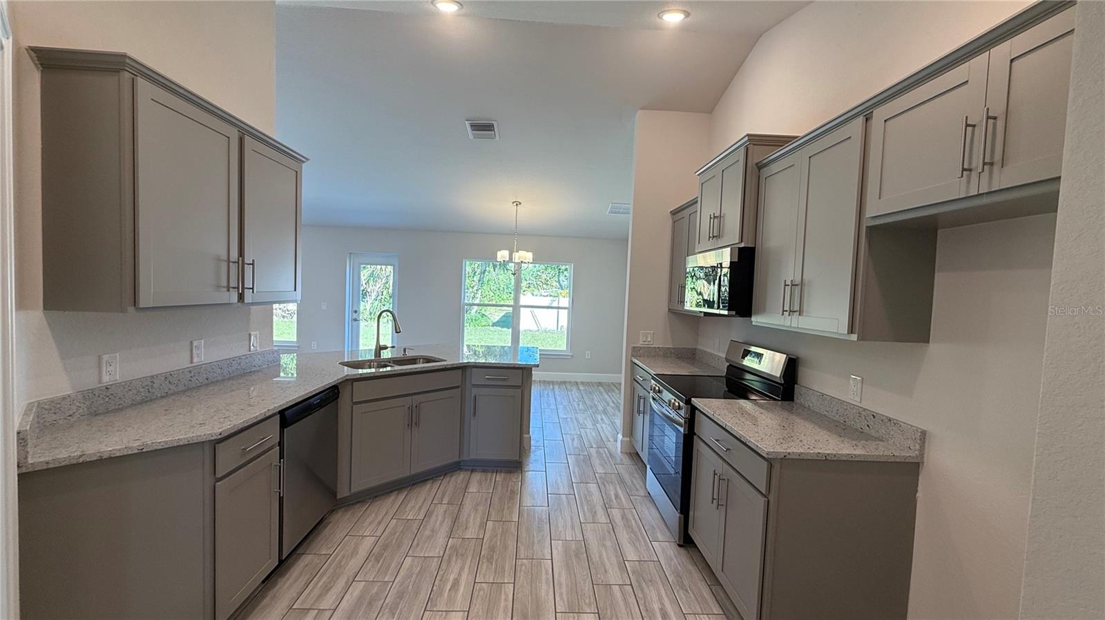 Image 4 of 13 For 3884 Haberland Boulevard
