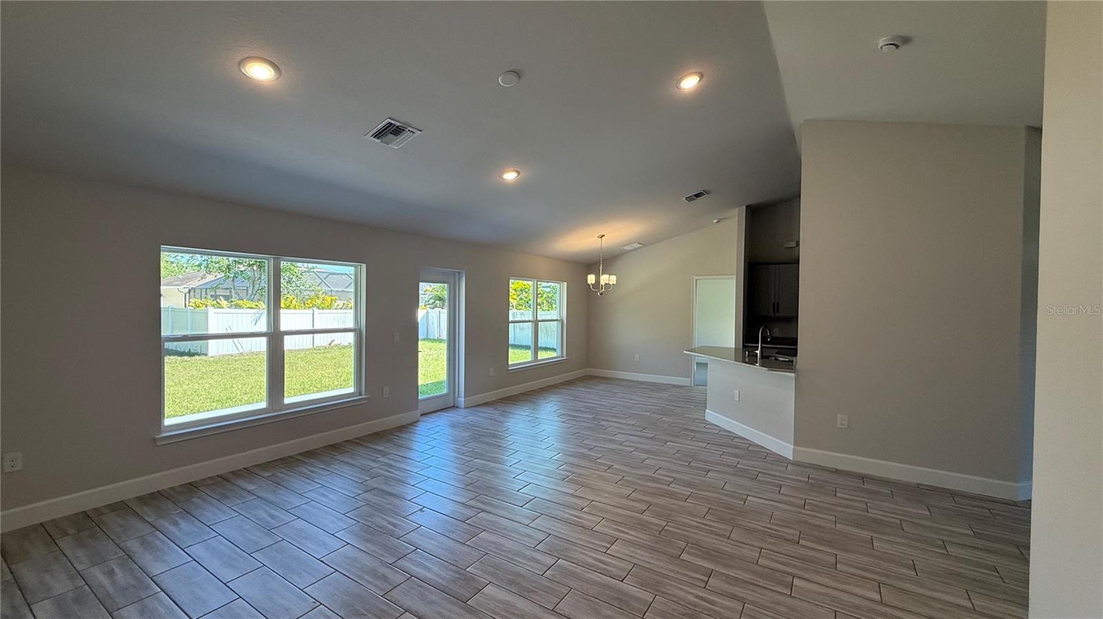 Image 5 of 13 For 3884 Haberland Boulevard