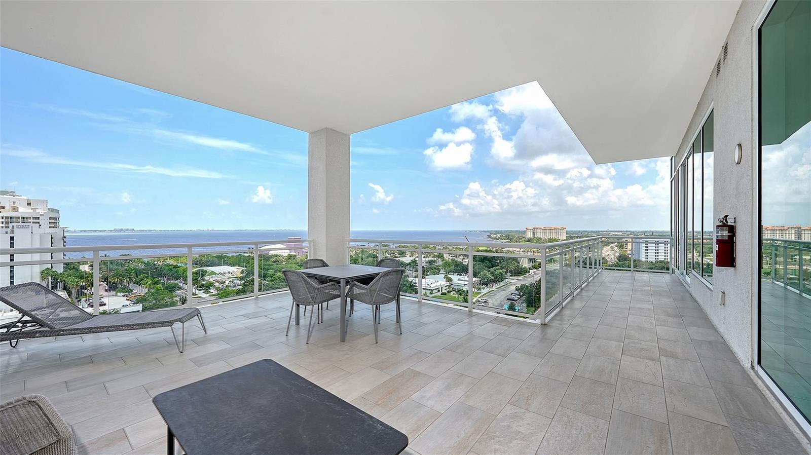 Listing photo id 36 for 540 Tamiami Trail 1102