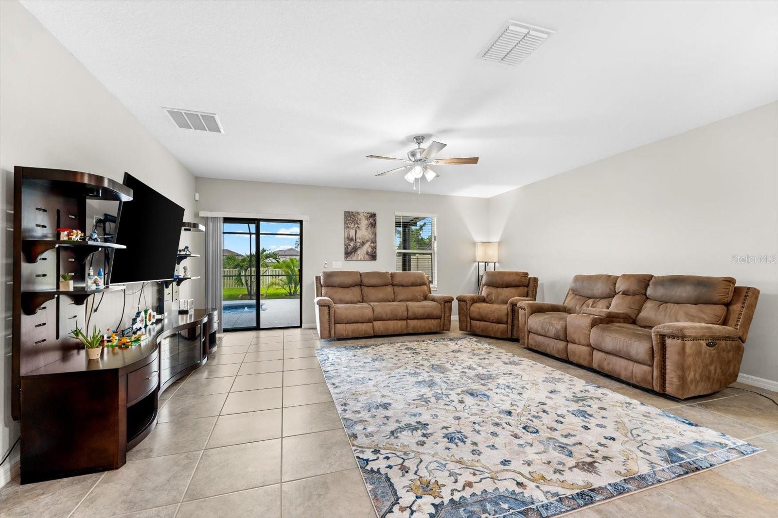 Listing photo id 11 for 9622 Channing Hill Drive