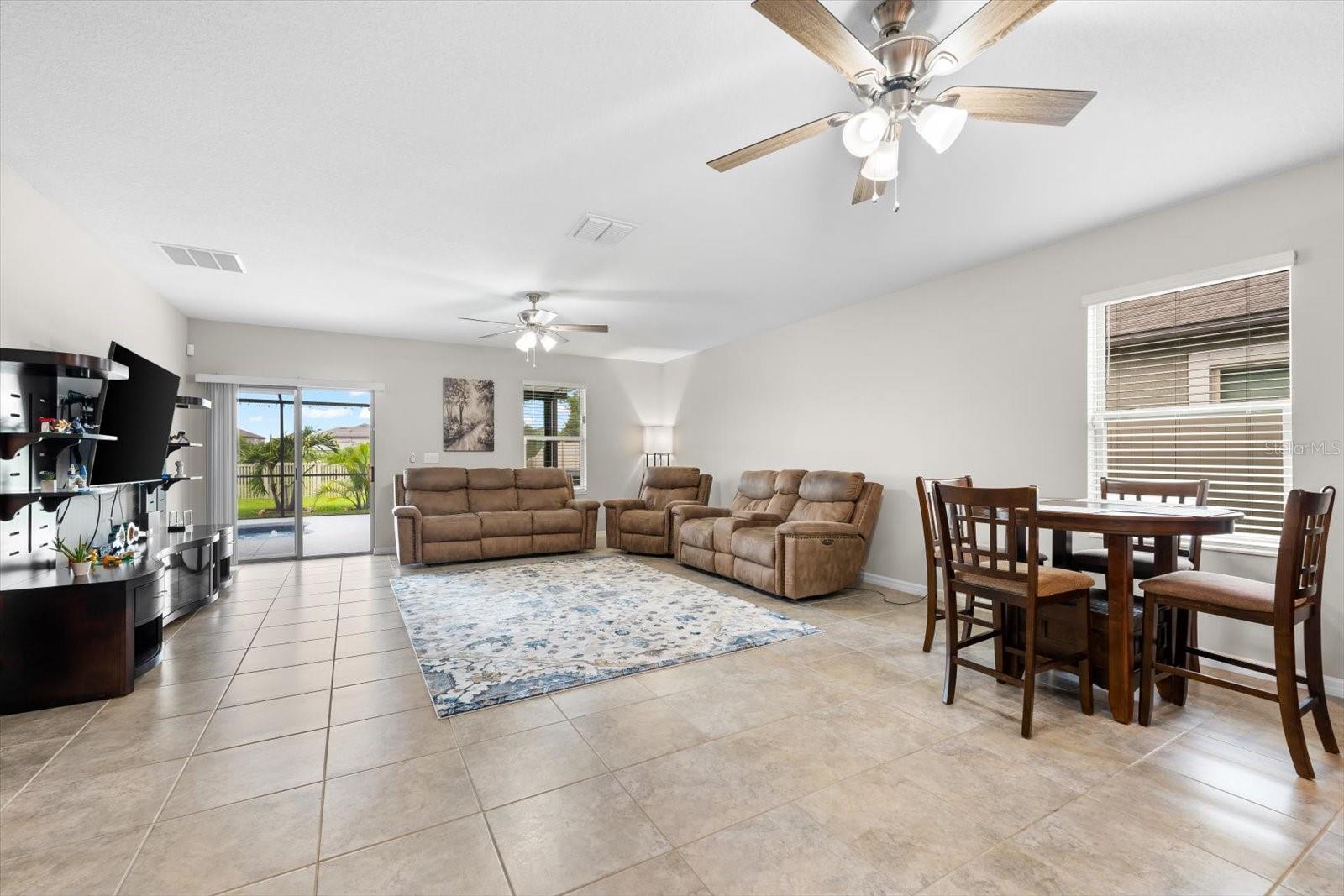 Listing photo id 12 for 9622 Channing Hill Drive