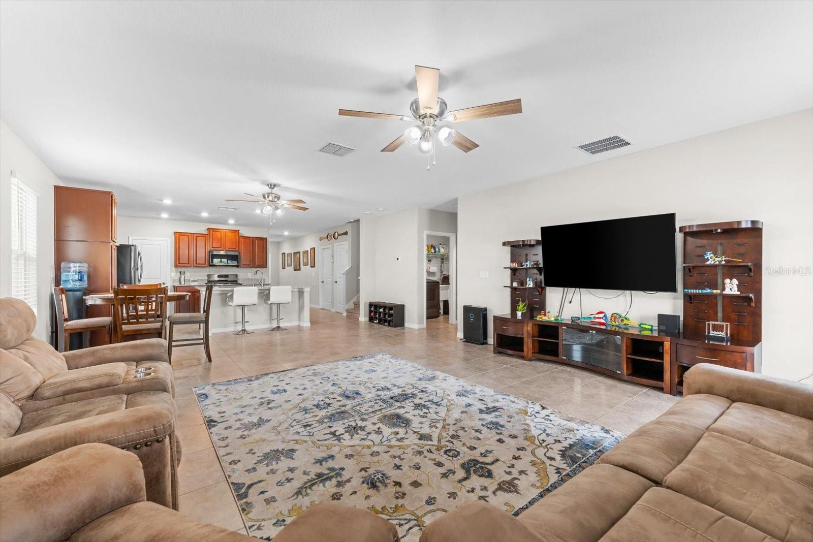 Listing photo id 15 for 9622 Channing Hill Drive