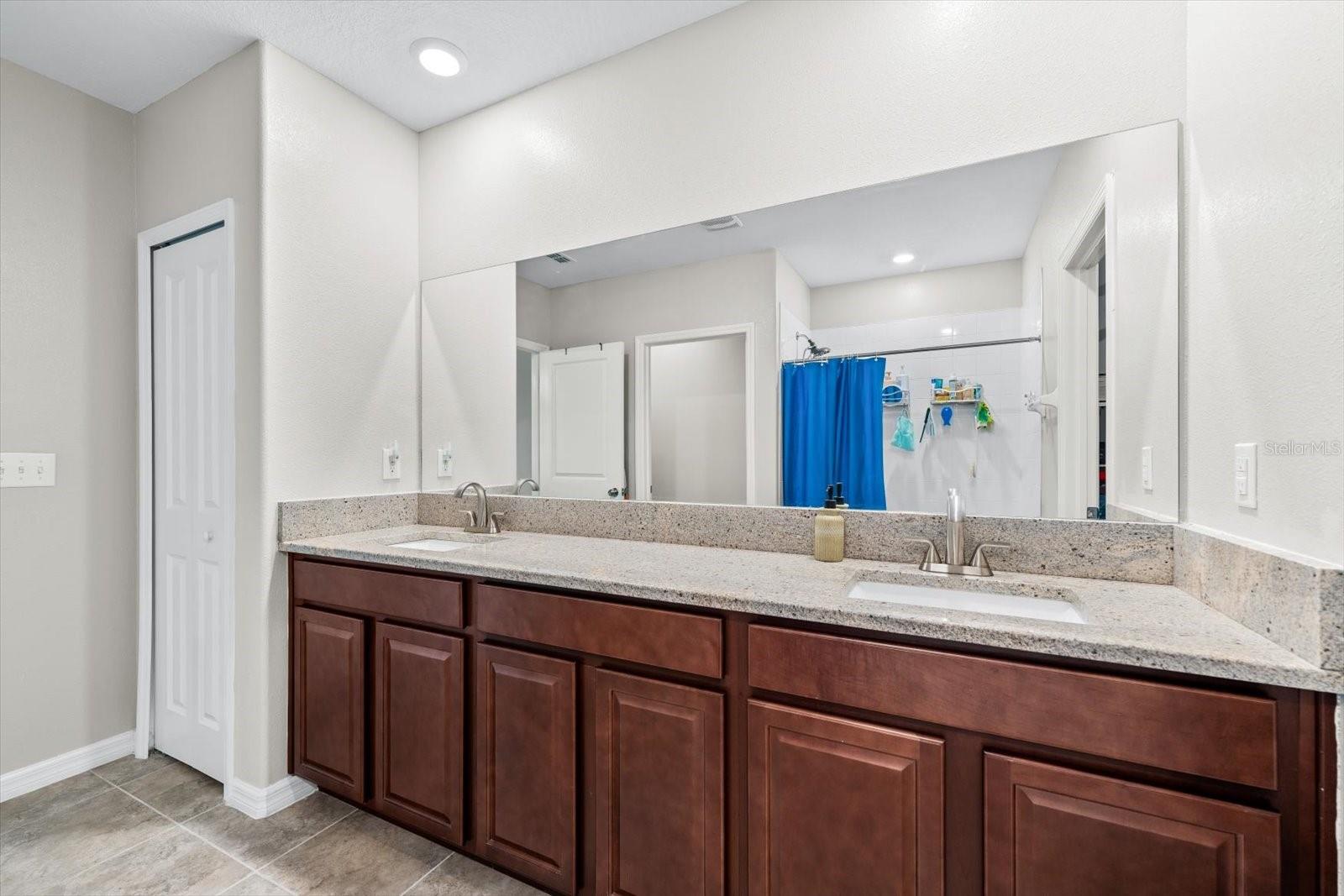 Listing photo id 22 for 9622 Channing Hill Drive