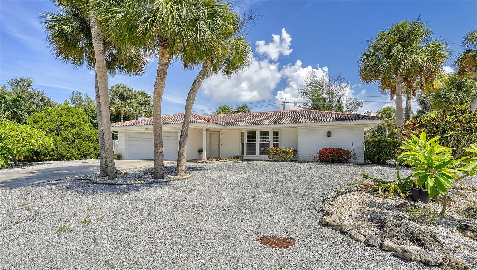 Listing photo id 1 for 631 Venice Lane