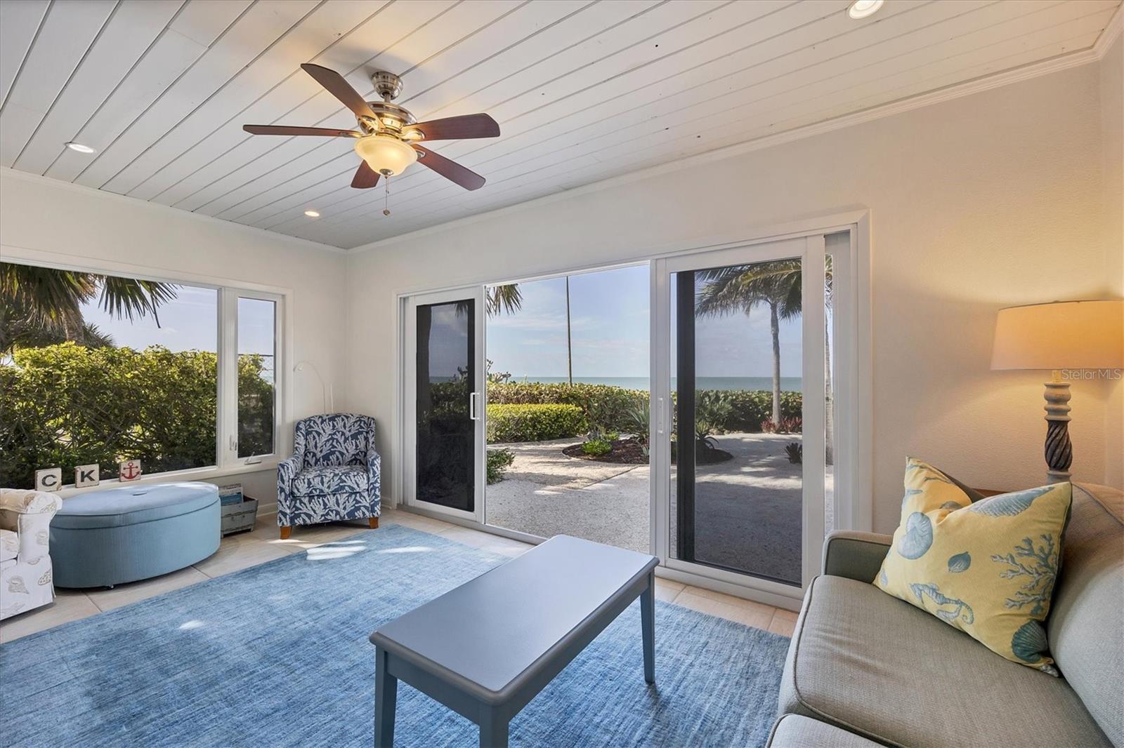 Listing photo id 13 for 325 Casey Key Road