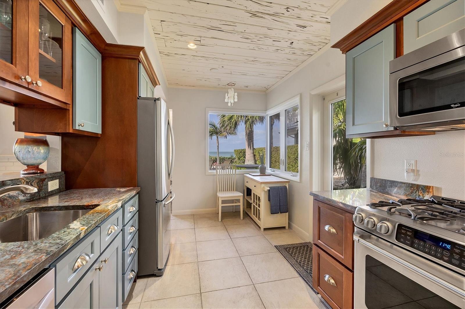 Listing photo id 22 for 325 Casey Key Road