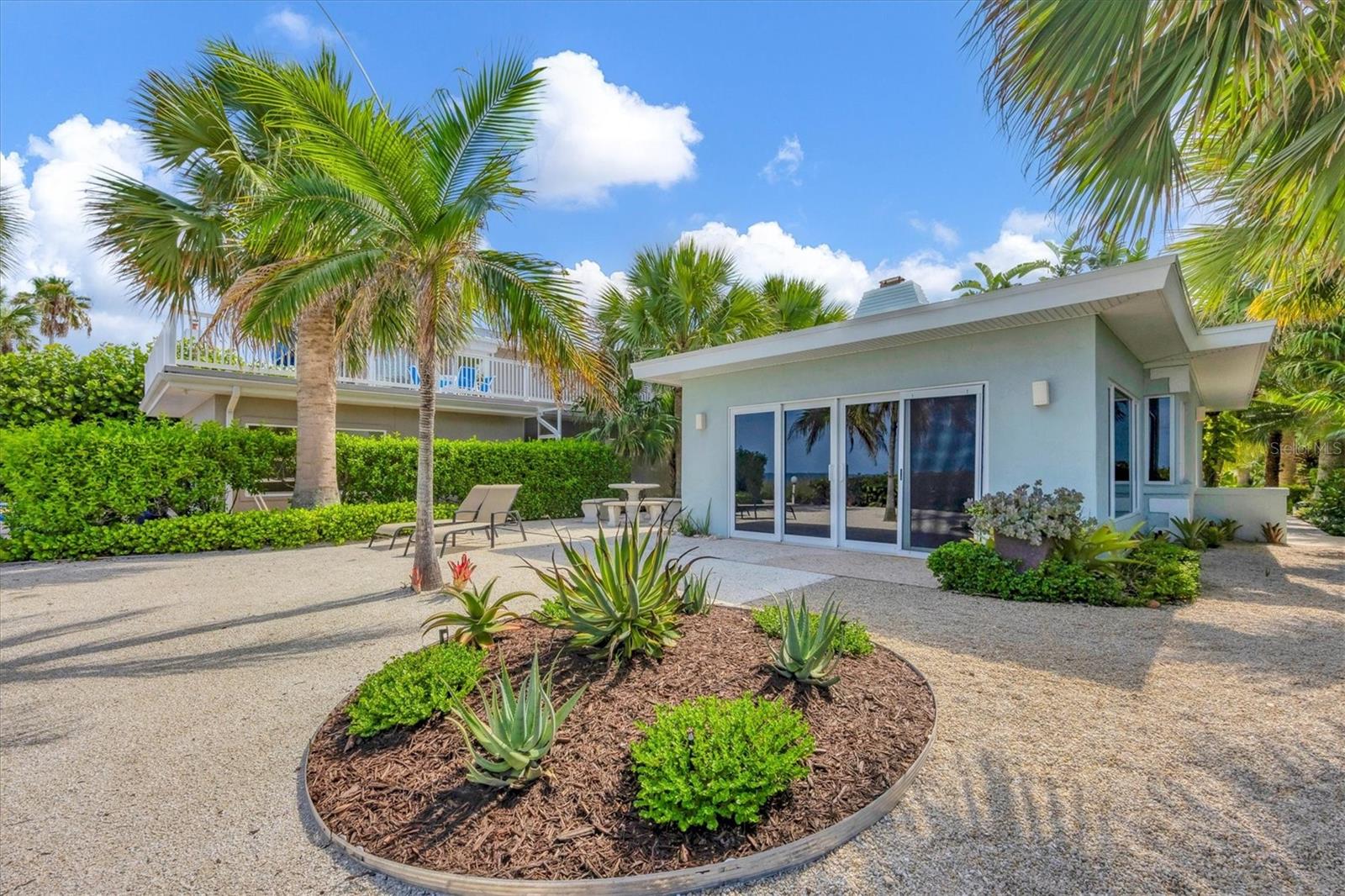 Listing photo id 30 for 325 Casey Key Road