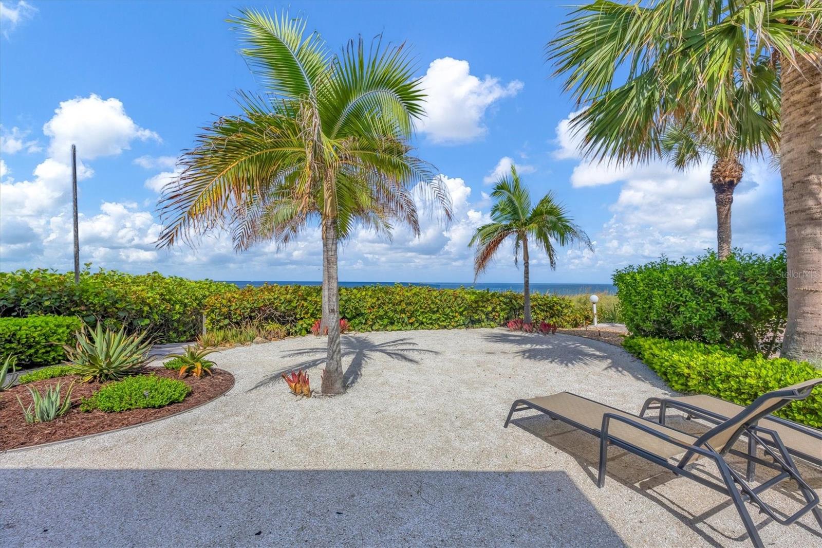 Listing photo id 33 for 325 Casey Key Road