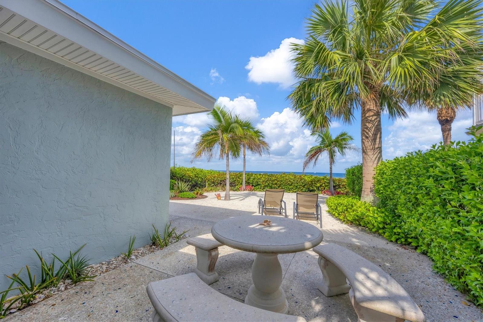 Listing photo id 34 for 325 Casey Key Road