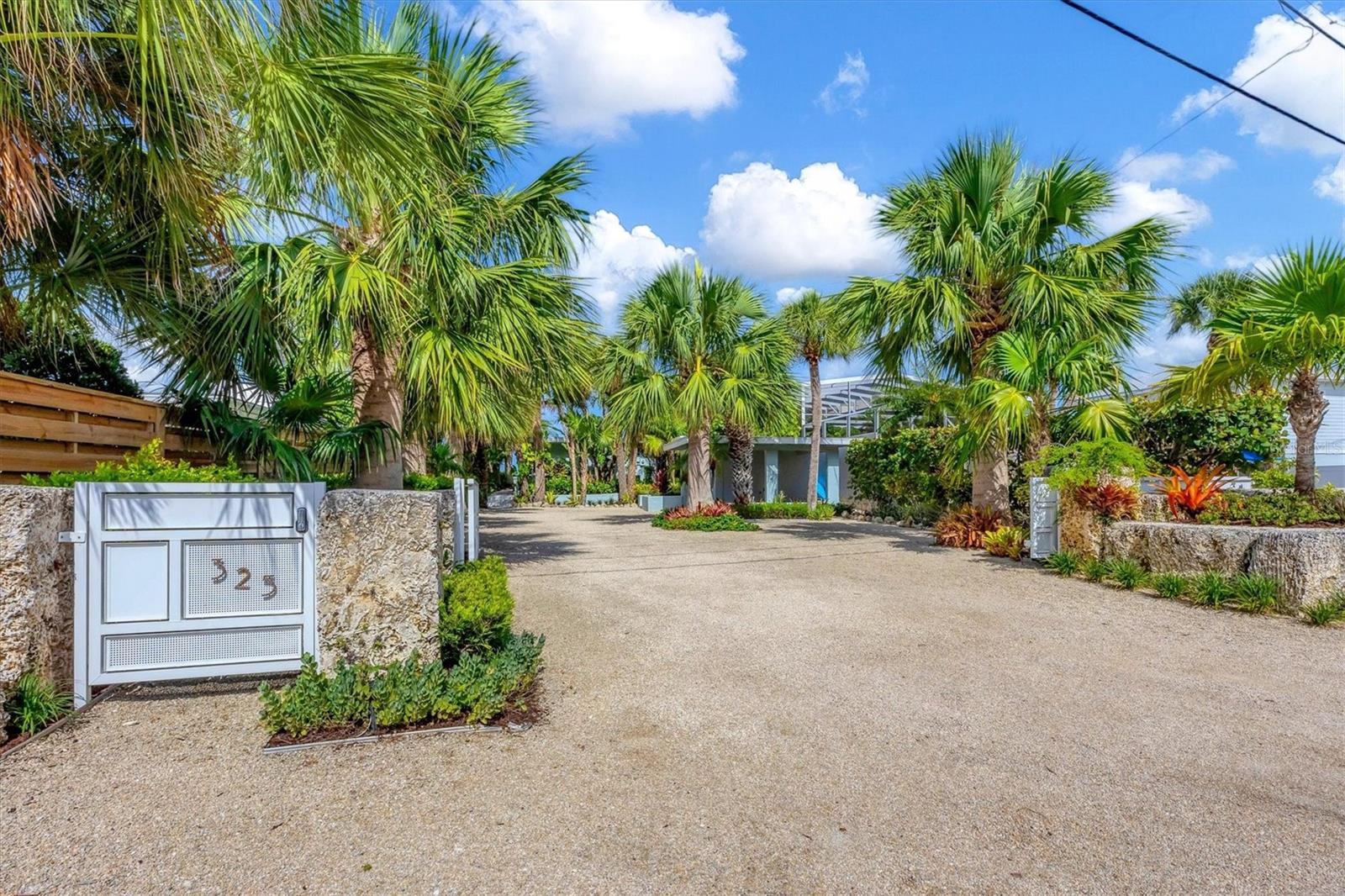 Listing photo id 35 for 325 Casey Key Road