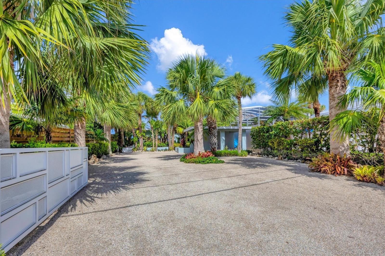 Listing photo id 36 for 325 Casey Key Road