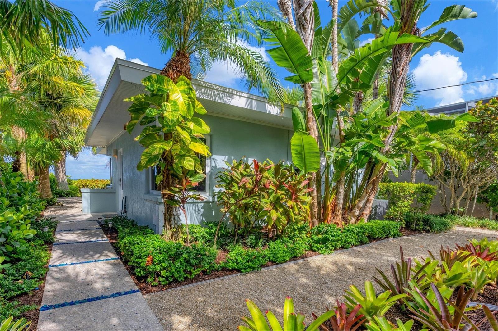 Listing photo id 43 for 325 Casey Key Road