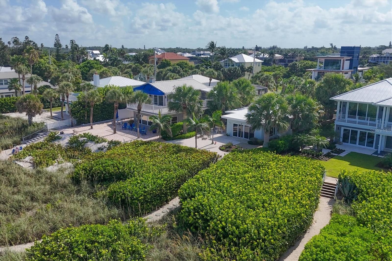 Listing photo id 49 for 325 Casey Key Road