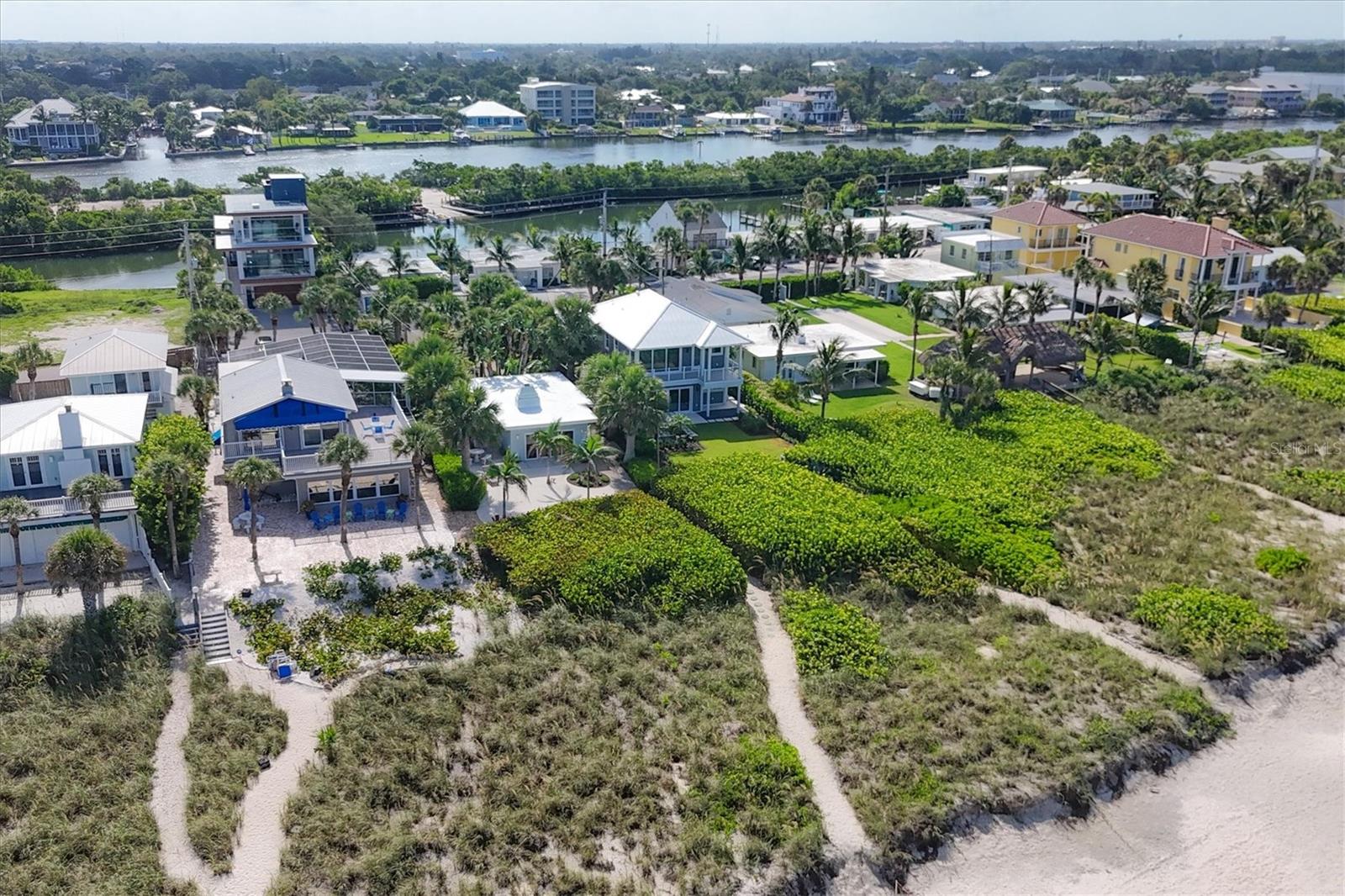 Listing photo id 50 for 325 Casey Key Road