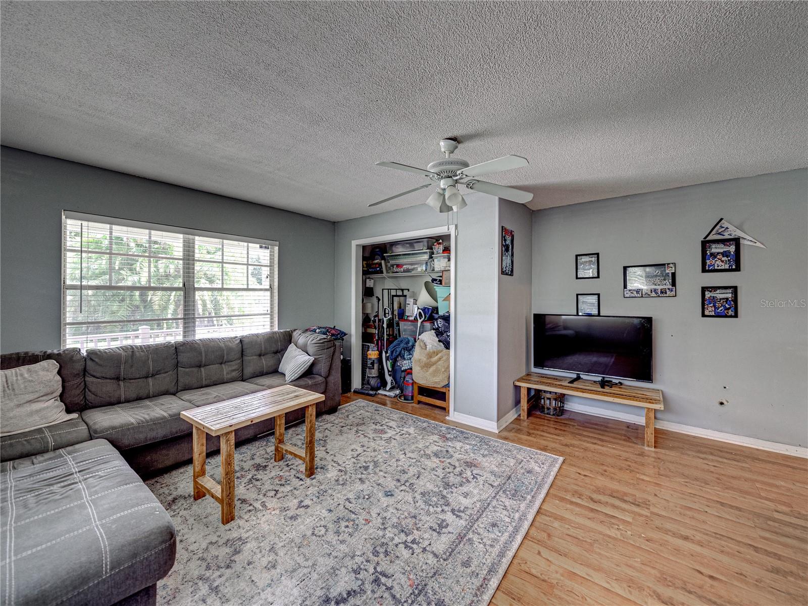 Listing photo id 30 for 1499 17th Street W