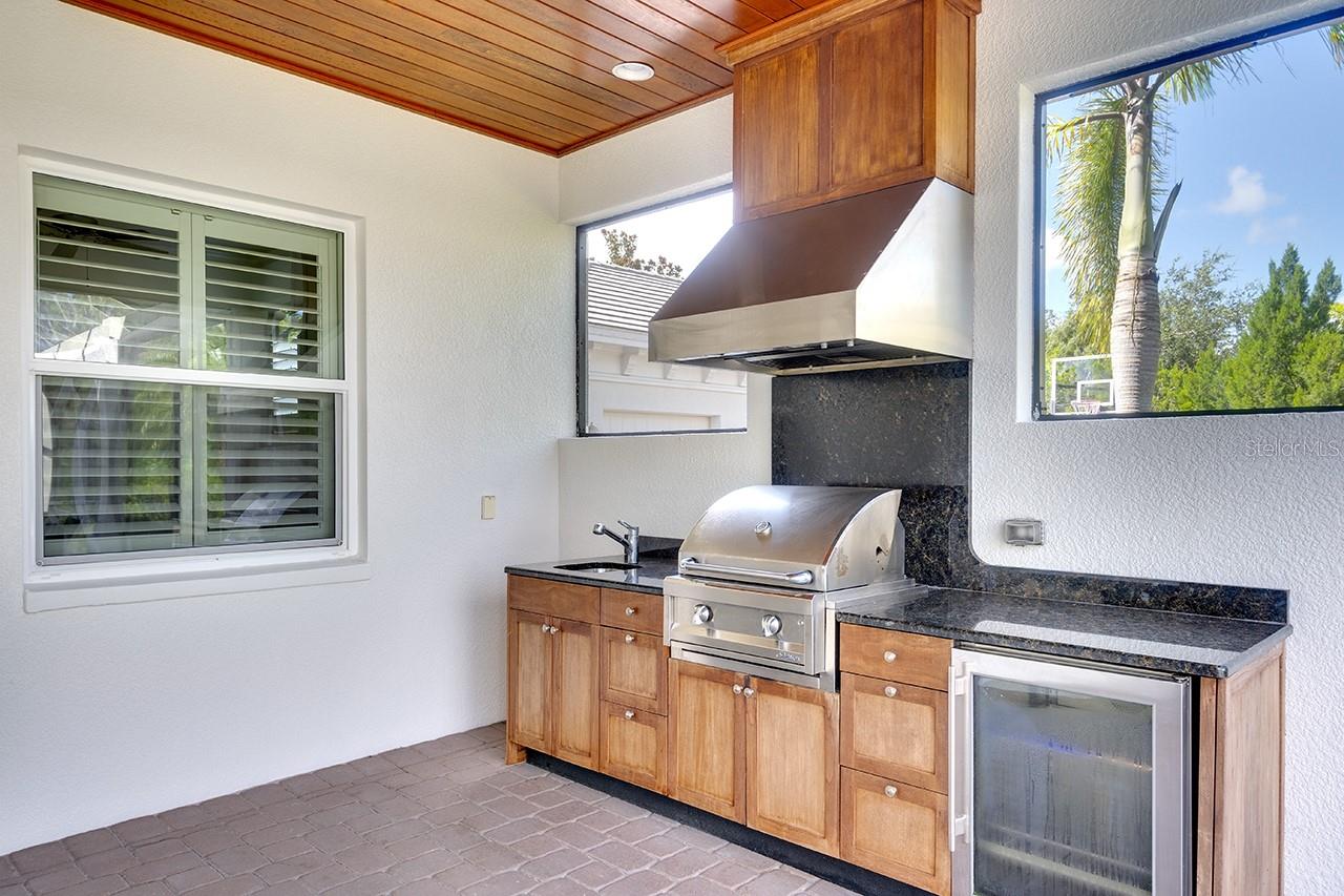 Listing photo id 31 for 8375 Catamaran Circle