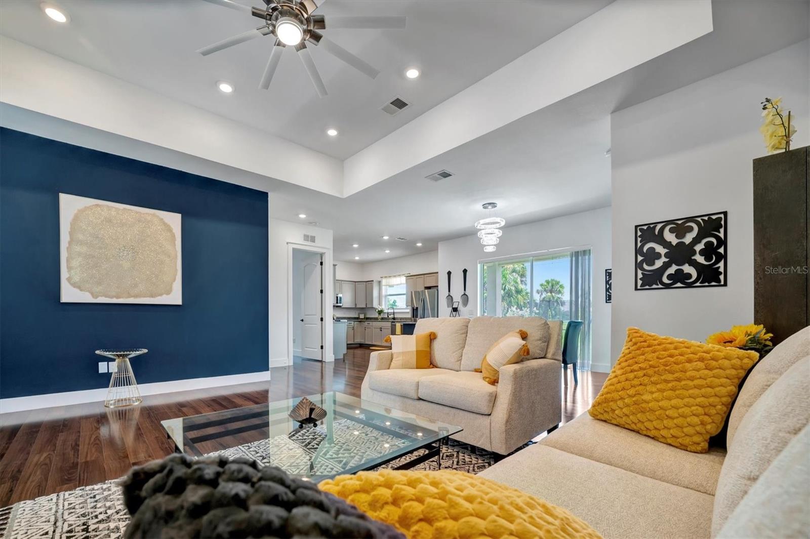 Listing photo id 11 for 2190 Biscayne Drive