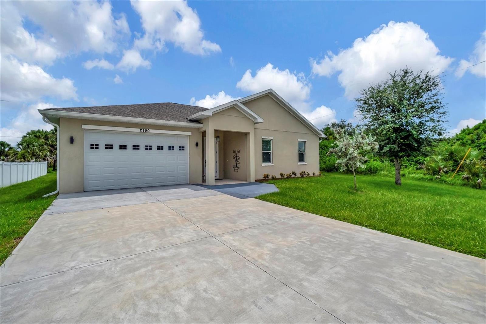 Listing photo id 2 for 2190 Biscayne Drive